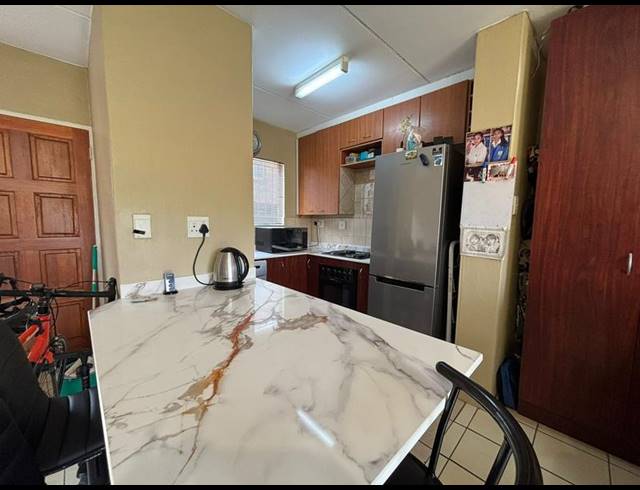 2 BEDROOM TOWNHOUSE FOR SALE IN STRUBENSVALLEI